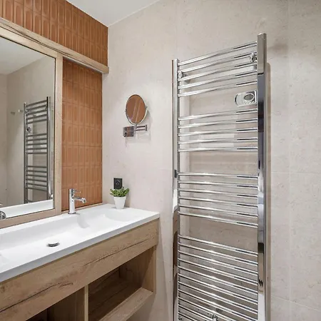 Lejlighed Raffine Avec Acces Pistes Et Jacuzzi - Fr-1-568-57 Courchevel