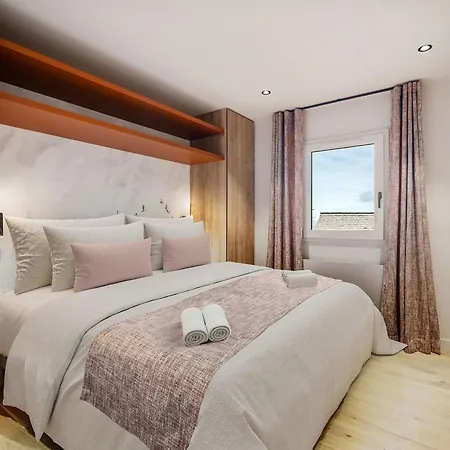 Raffiné Avec Accès Direct Aux Pistes Et Jacuzzi - Fr-1-568-57 * Courchevel